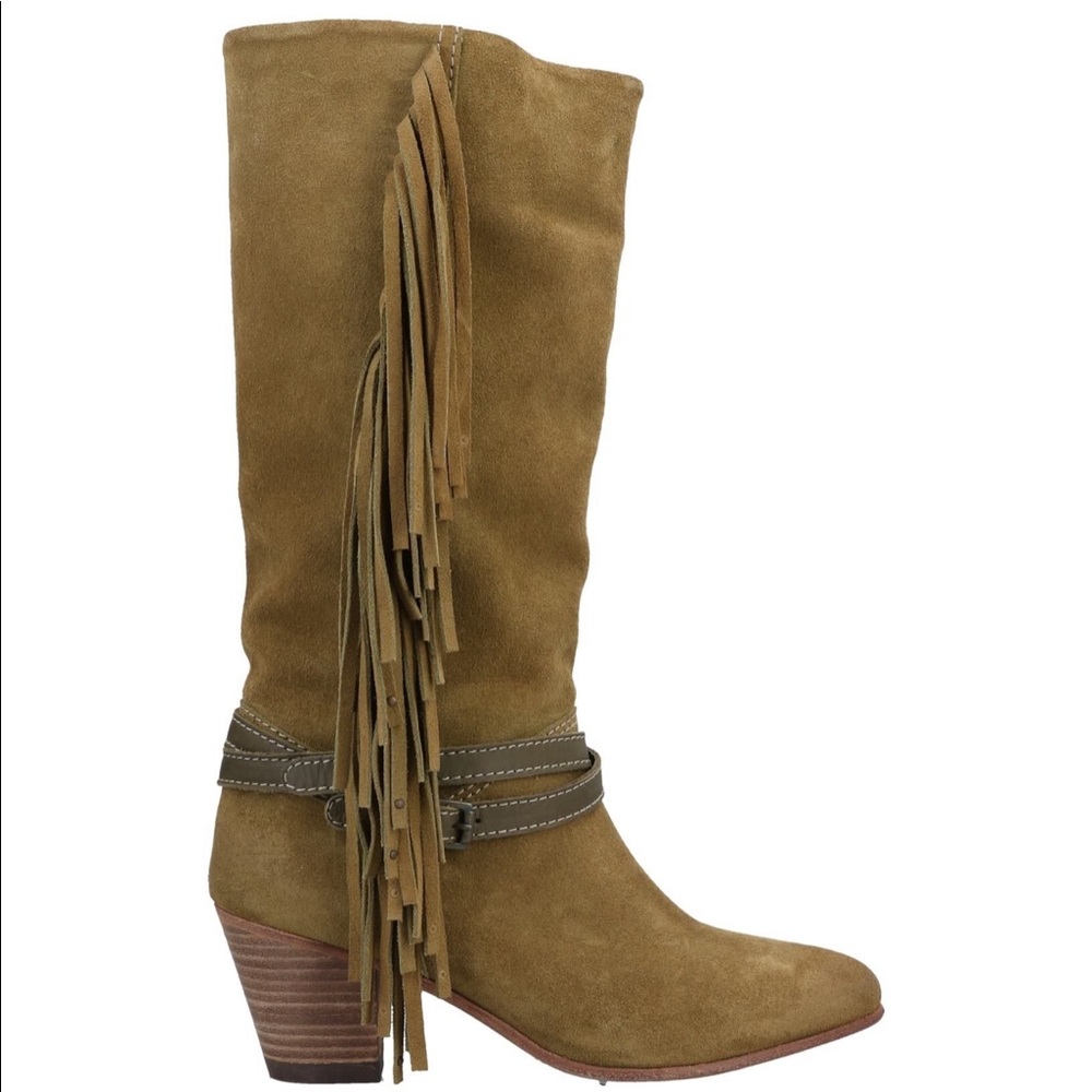 Suede Boho Boot.  Catarina Martins.